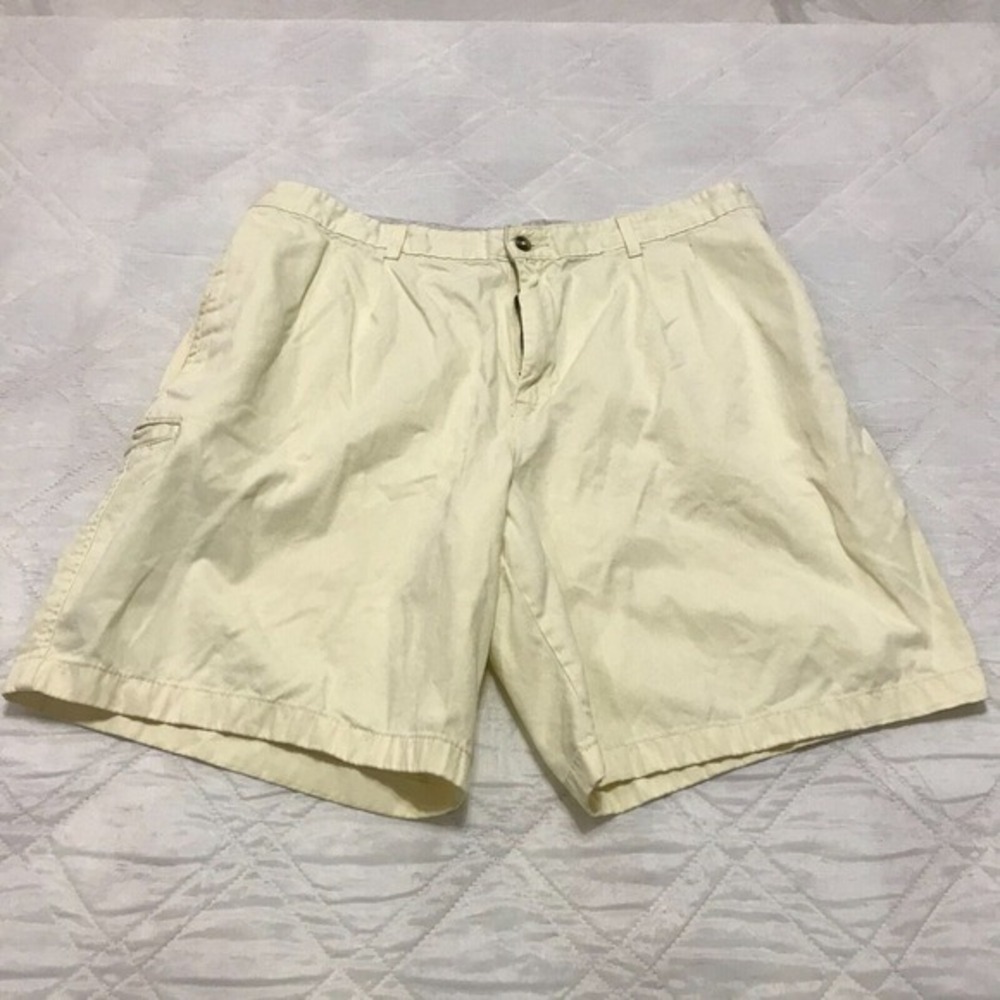 Saddlebred yellow flat front shorts size 40